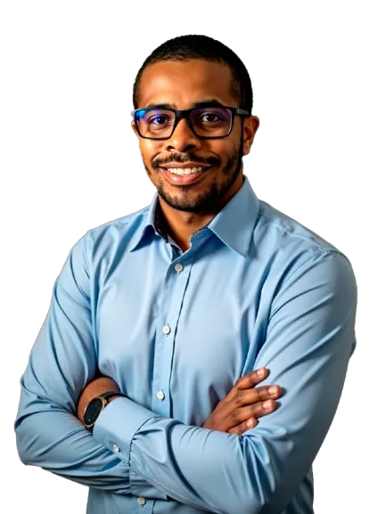 Web designer e gestor de tráfego Marcos Vinícius sorrindo em foto profissional com fundo transparente.